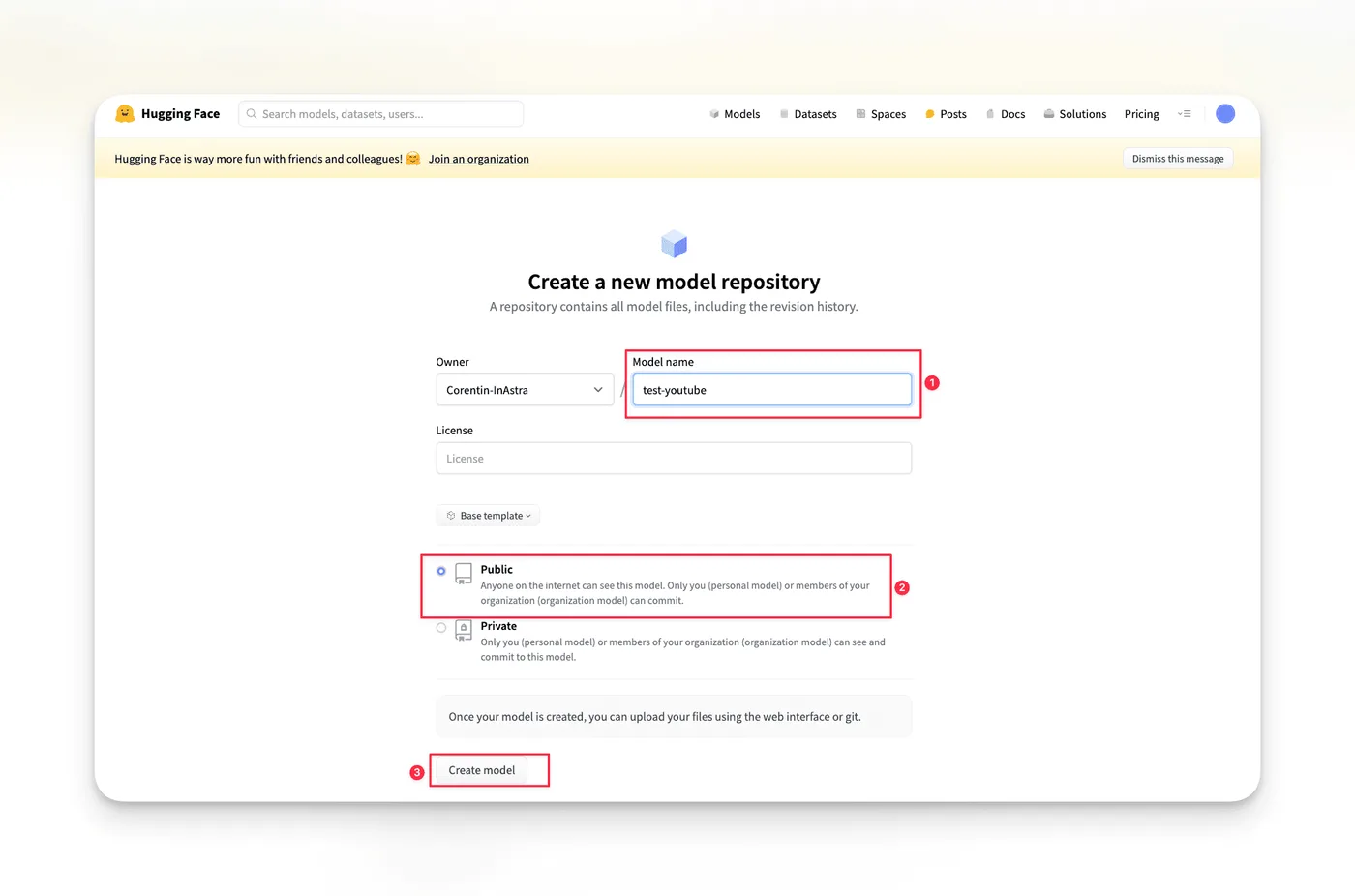 Écran de création d’un nouveau dépôt de modèle Hugging Face, nom du modèle renseigné et option Public cochée